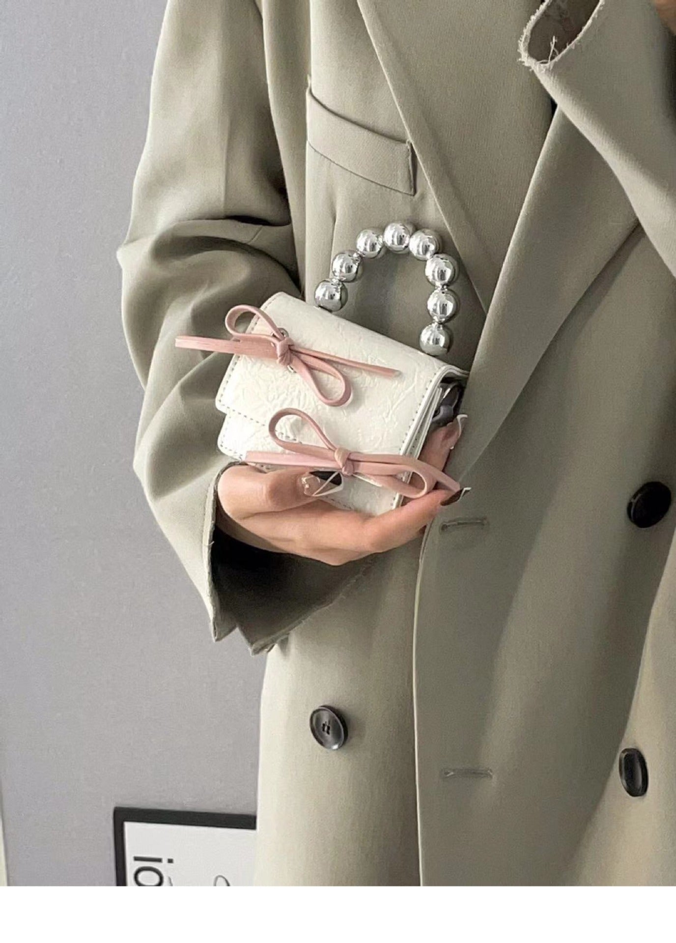 Mini handbag with bow and beaded handle