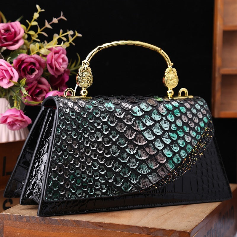 Structured handbag with metallic handle