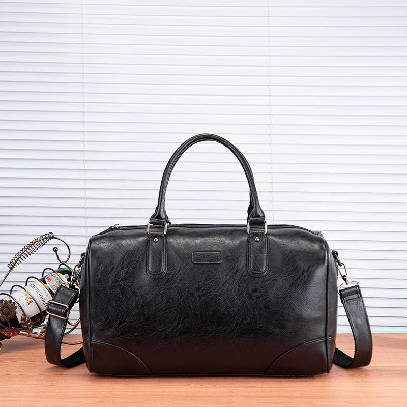 Handbag with detachable shoulder strap
