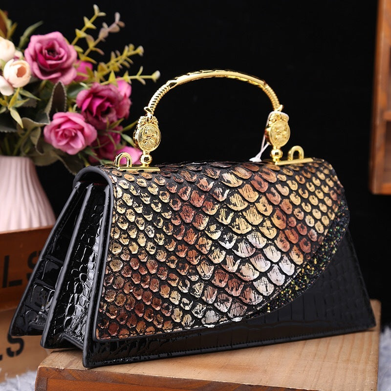 Structured handbag with metallic handle